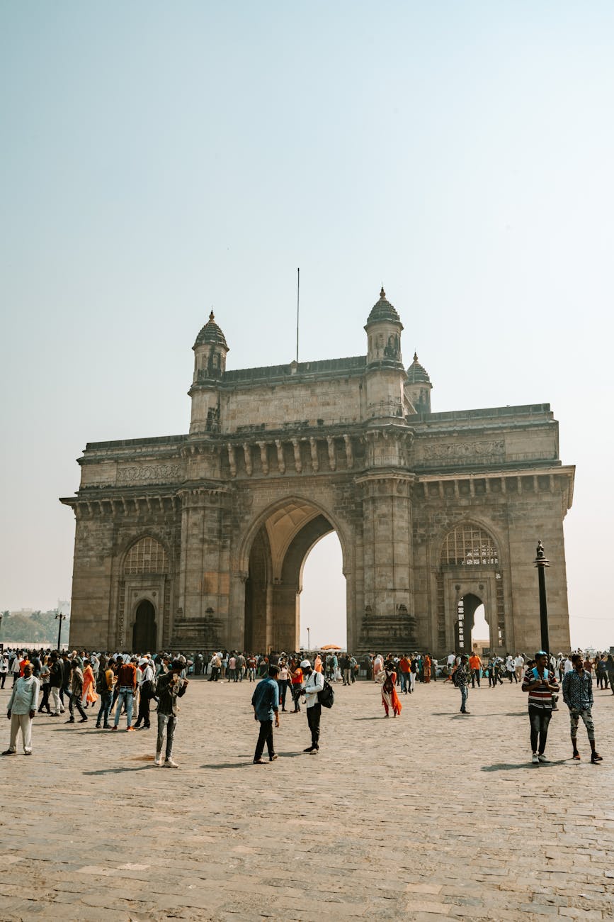 Bengaluru vs Mumbai: A Comprehensive City Showdown 2 tourists at historic landmark