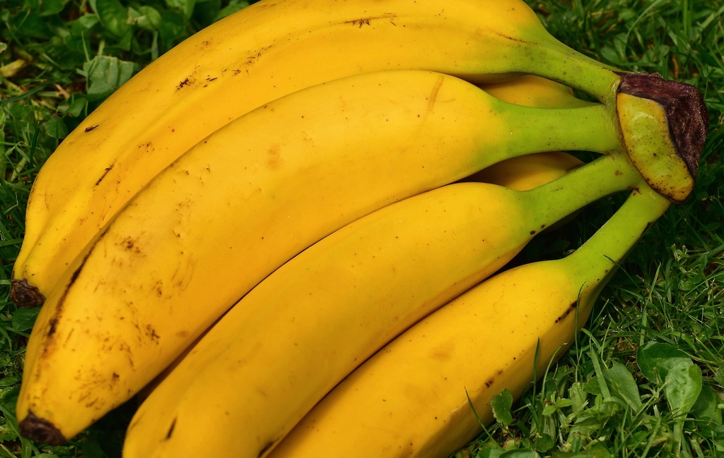 9 Healthy Foods That Lift Your Mood Naturally | Feel Happier Every Day 3 Closeup bunch bananas